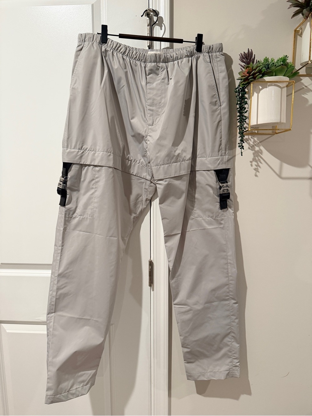 GIVENCHY Cargo Buckle Pants Pearl Grey EU 52